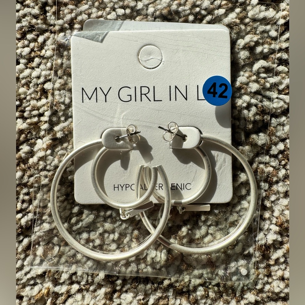 MY GIRL IN LA•Silver Matte Double Hooped Earrings 👂